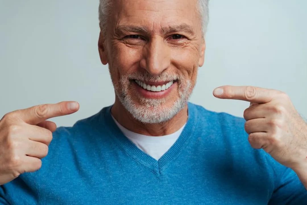 Implant-supported restoration replacing missing teeth